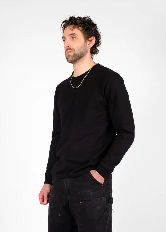 person wearing mens dehen 1920 Heavy Duty Long Sleeve Tee in Black