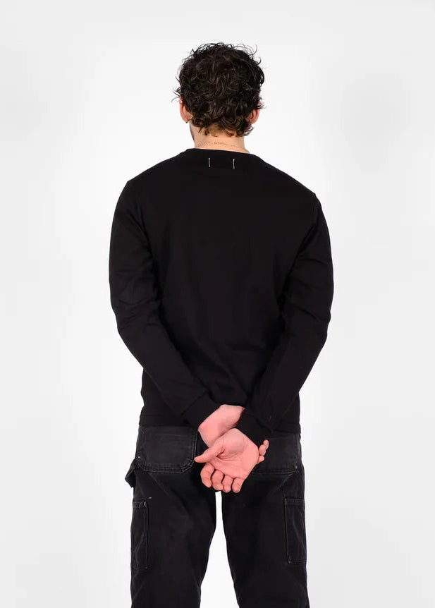person wearing mens dehen 1920 Heavy Duty Long Sleeve Tee in Black