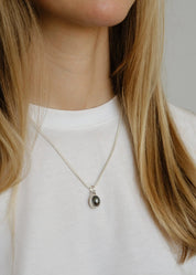 person wearing dunton ellerkamp sterling silver jewelry Tahitian Pearl Pendant Necklace foxtail chain