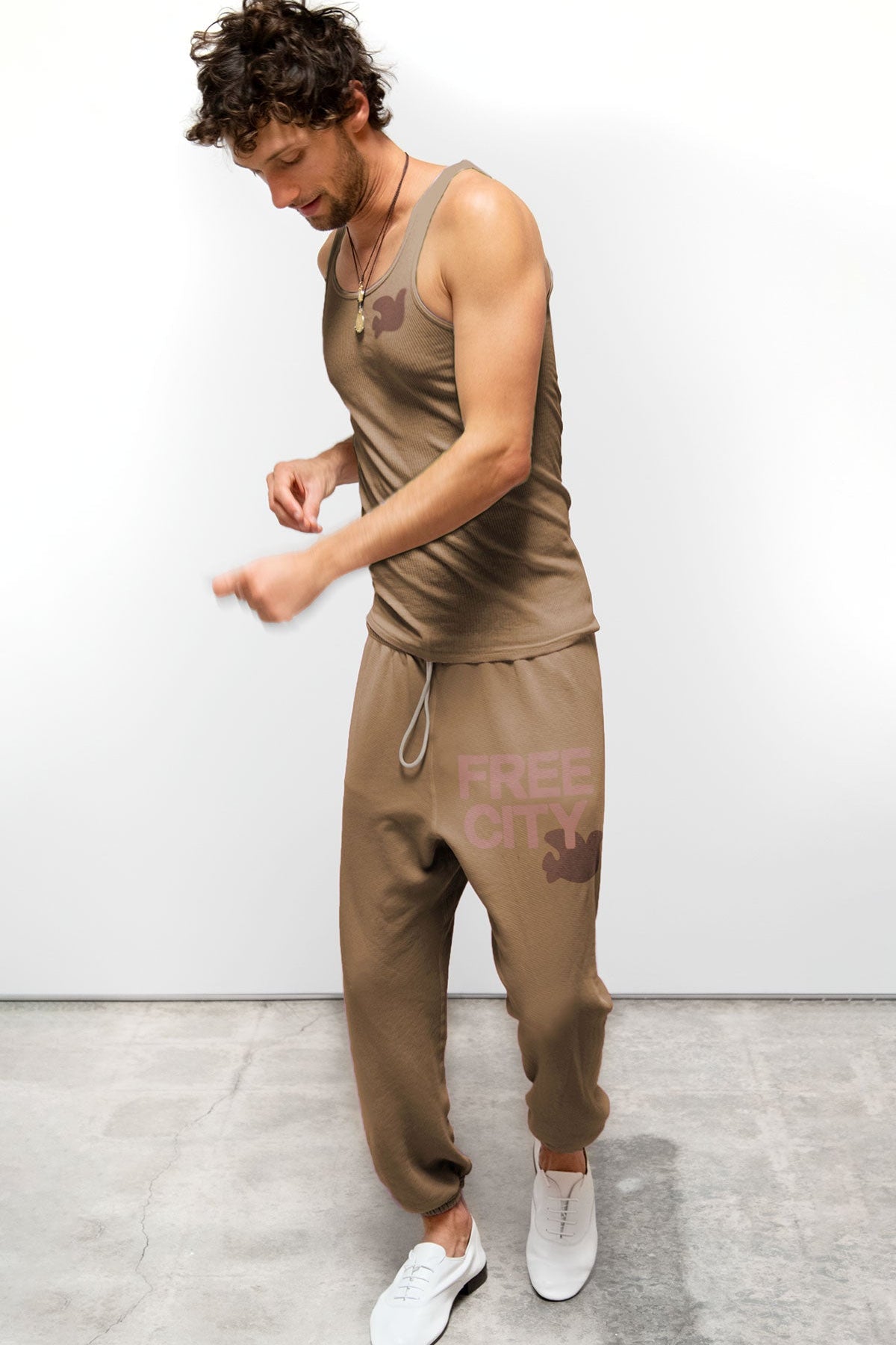 Freecity_unisex_Flow_Sweatpant_in_Moonshrooms_Bronzer_2.jpg
