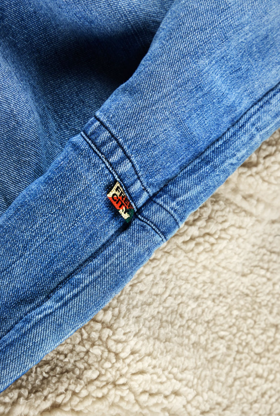 Freecity_x_Commune_Indigo_Sherpa_Blanket_2.png