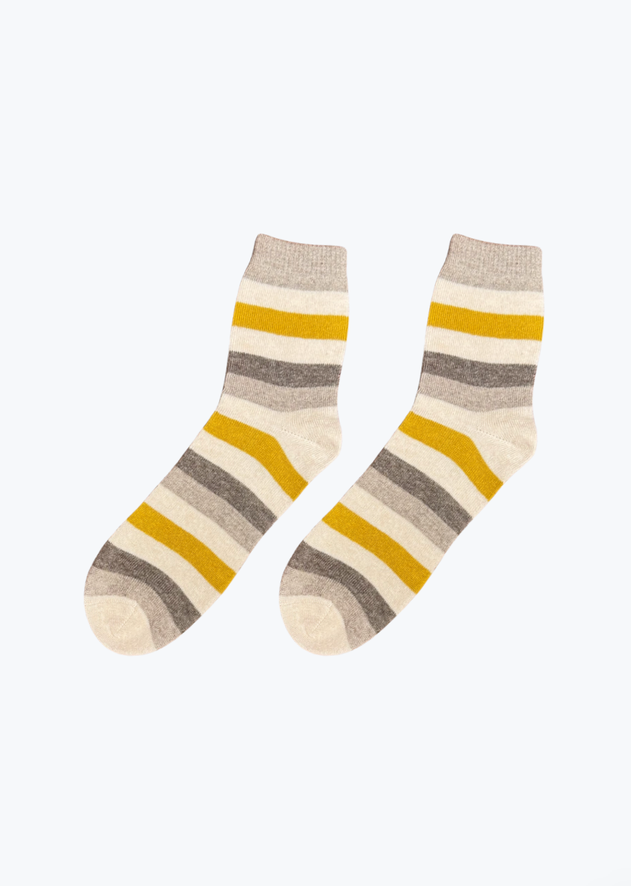 Jumper1234_Cashmere_Gradient_Stripe_Socks_in_Oatmeal.png