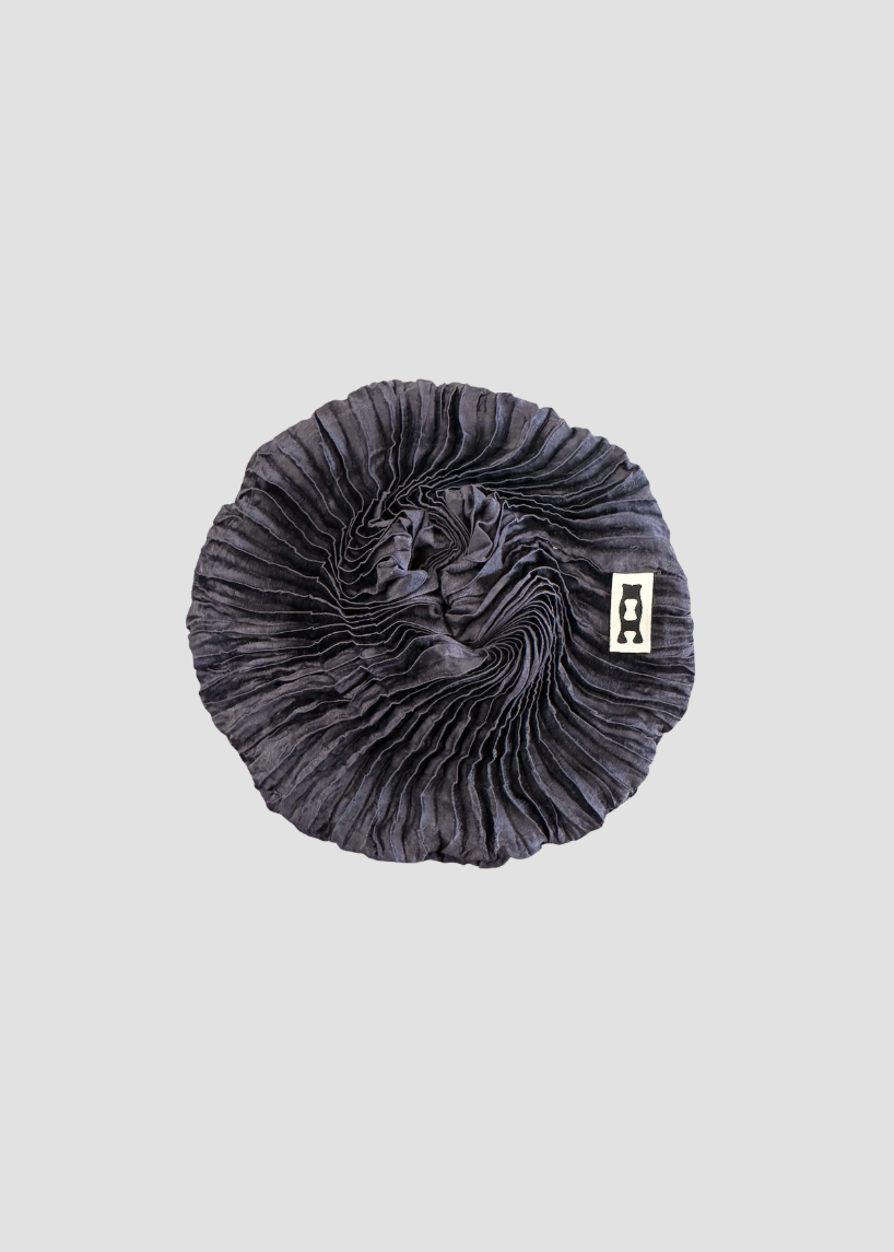 azur womens Plissé Silk Scrunchie in Charcoal