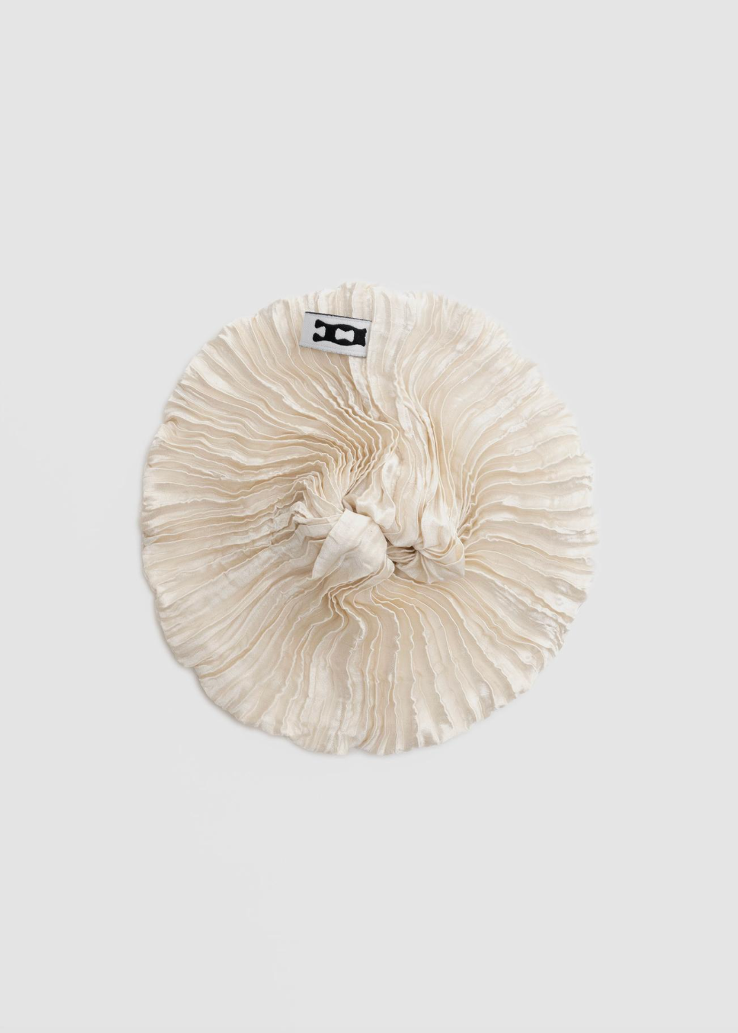 azur world Plissé Silk Scrunchie in Off White