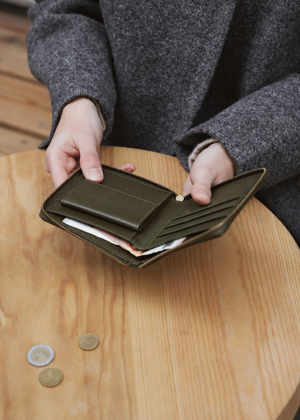 person carrying bembien Milo Wallet in Olive