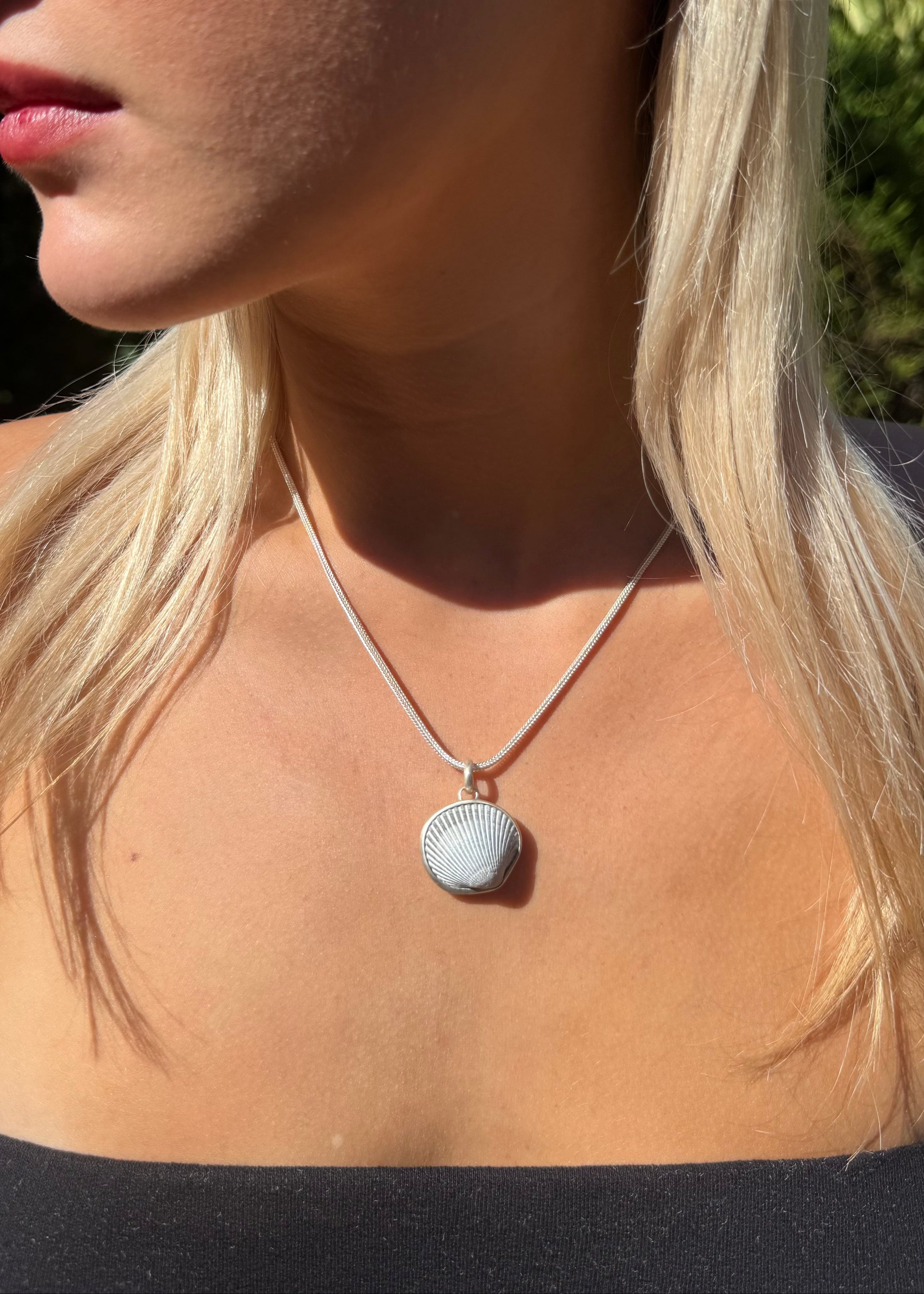 person wearing dunton ellerkamp sterling silver jewelry One-of-a-Kind Snail Shell Pendant Necklace in Silver foxtail chain