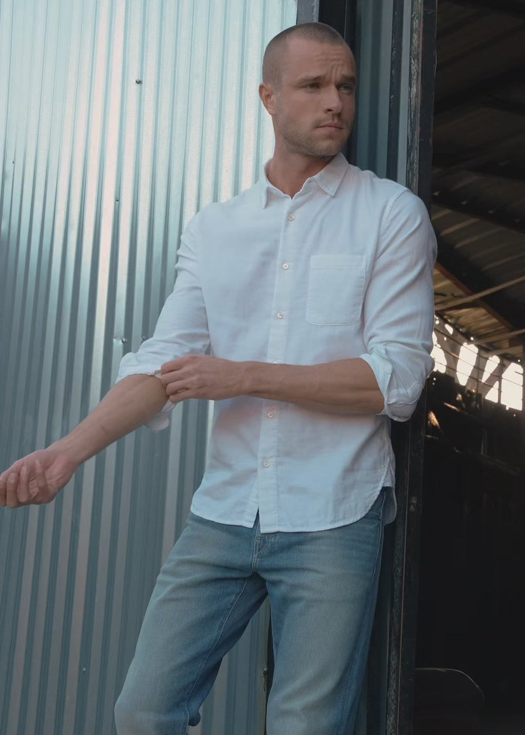 person wearing hiroshi kato mens The Ripper Double Gauze Shirt in White