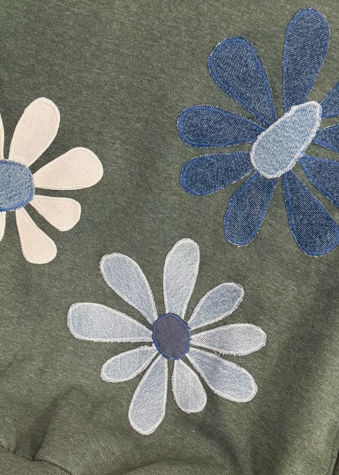 kate sando womens One-of-a-Kind Flower Burst Sweatshirt in Pine
