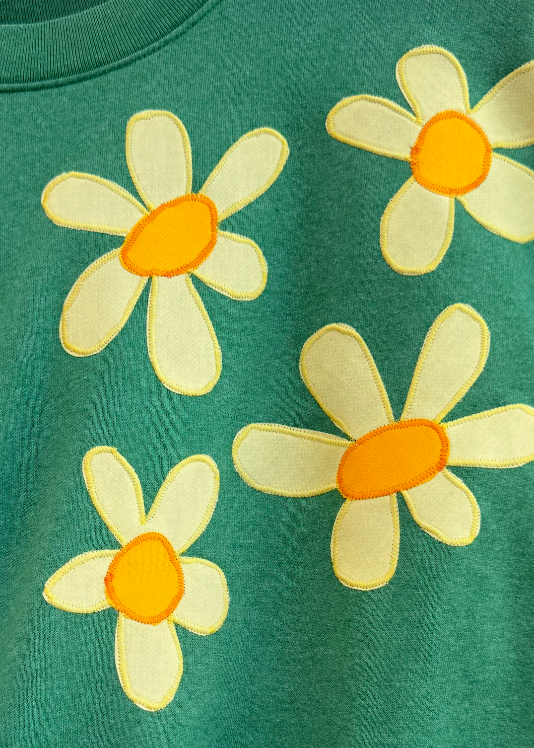 kate sando womens One-of-a-Kind Scattered Flower Sweatshirt in Kelly Green
